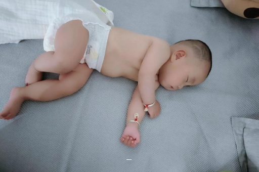 百色宝宝总是摇头怎么回事